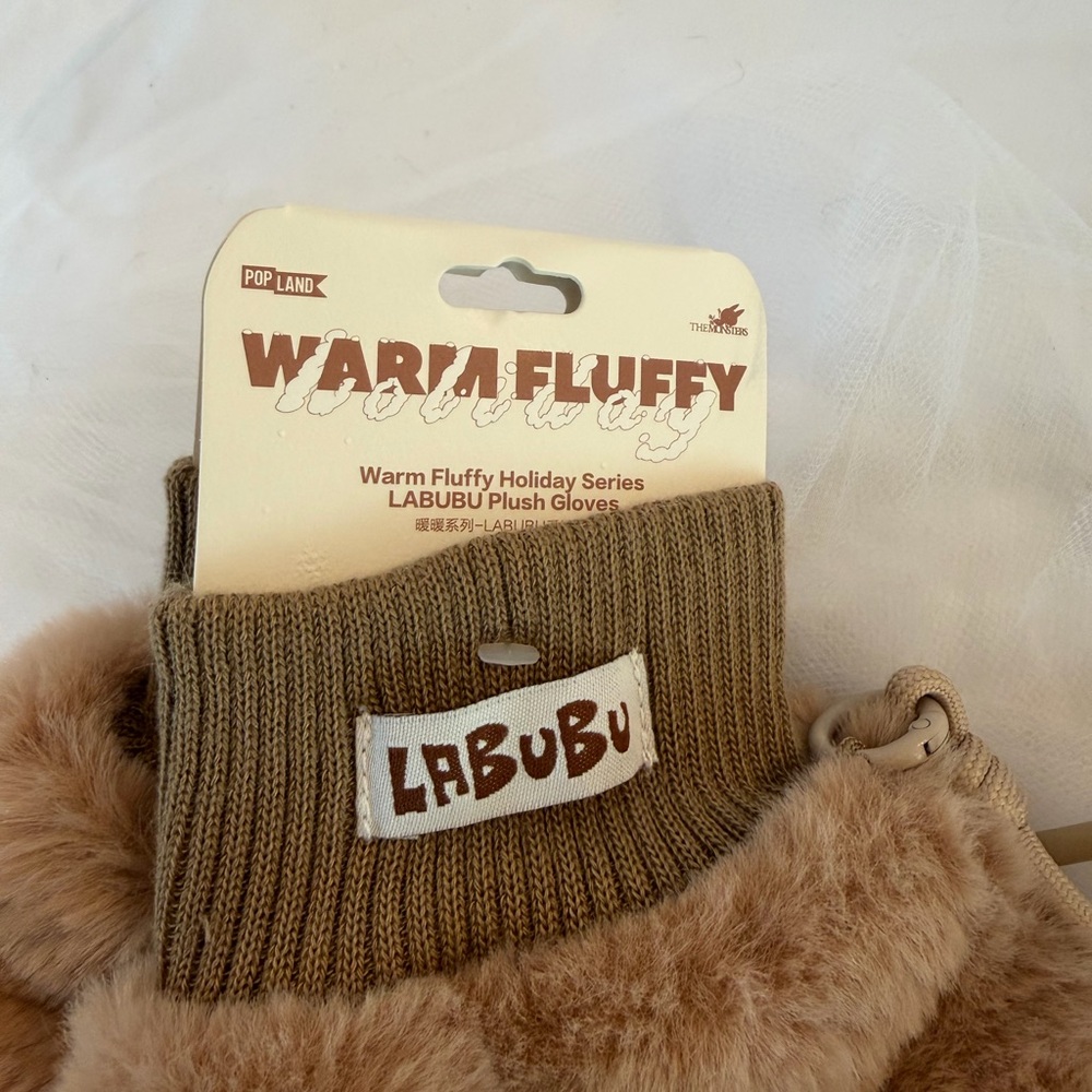 Pop Mart Labubu Warm Fluffy Mittens - Picture 5 of 5